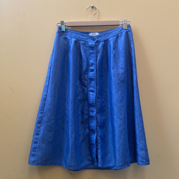 Size 2 LOFT denim-colored button up skirt - Picture 7 of 7